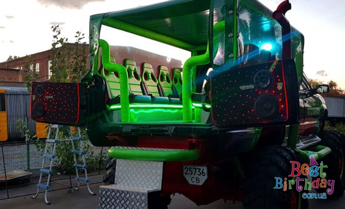 Неймовірний драйв на Monster Truck