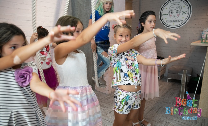 День народження в салоні Kidscut